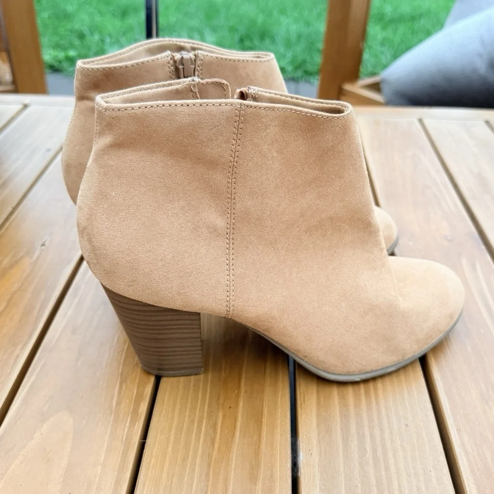 Old Navy Boots Womens 9 Ankle Booties Beige Faux Suede Side Zip Casual Heeled